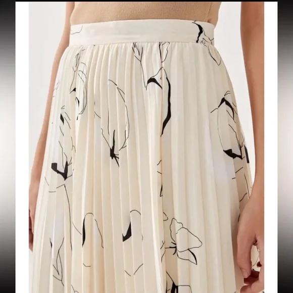 Love Bonito Emery Pleated Midi Skirt - NWT - Picture 4 of 7